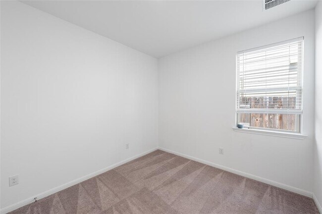 Building Photo - 751 Papaya Dr