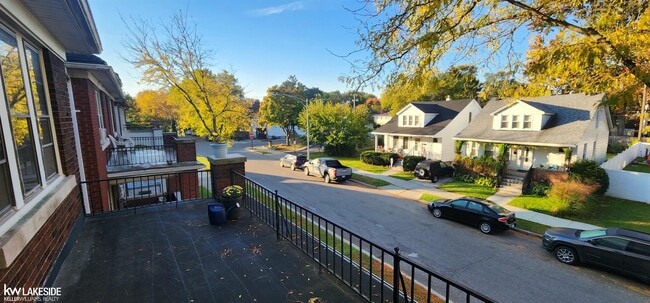 Building Photo - 914 Beaconsfield Ave