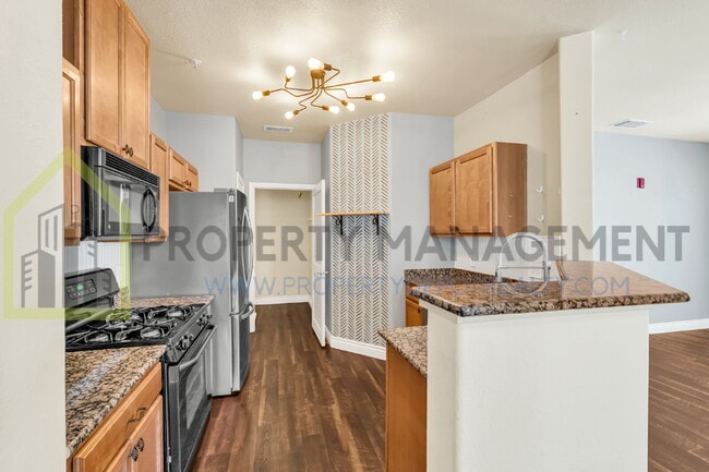 Building Photo - Spacious 2 (or 3!) Bed Condo in Gated Community
