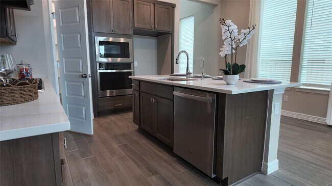 Building Photo - 360 Mallorn Ln