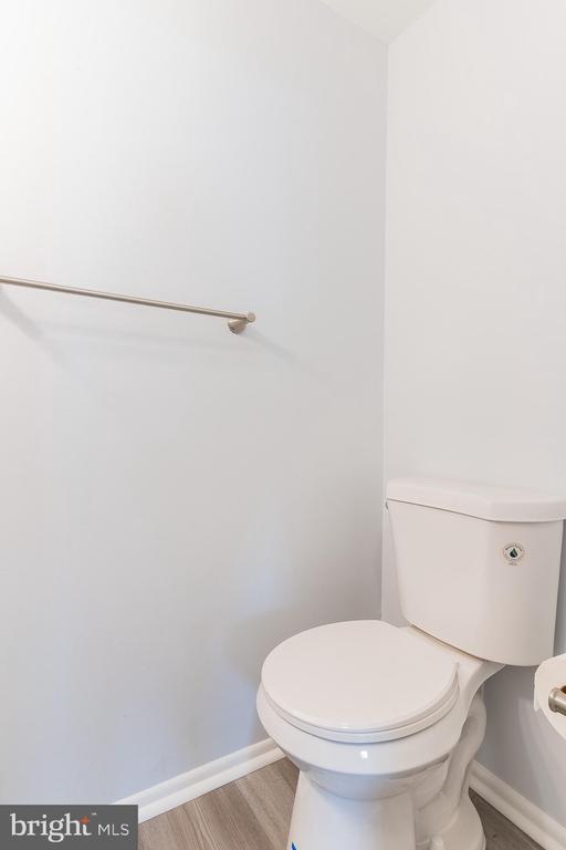 Building Photo - 8708 Village Square Dr