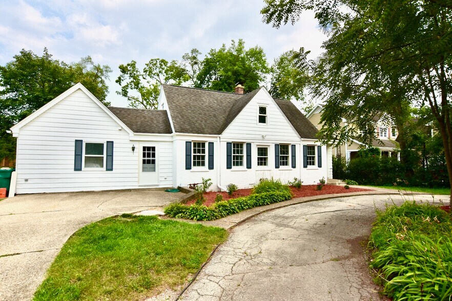Primary Photo - 619 Hillside Rd