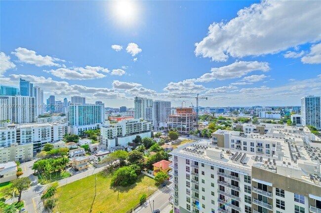 Building Photo - 460 NE 28th St