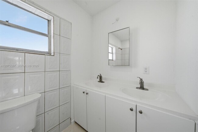 Building Photo - 11000 NW 21st Ct