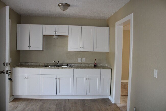 Building Photo - 201 W Fairchild Dr
