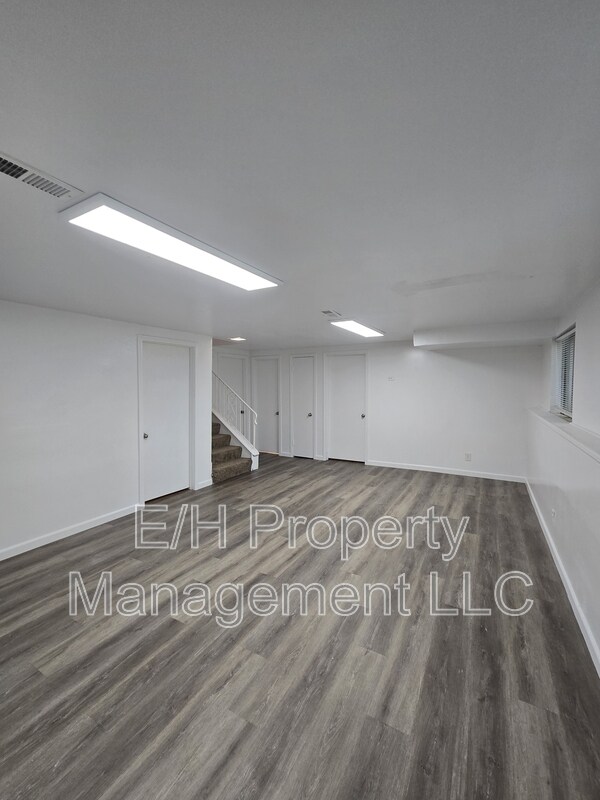 Building Photo - 8728 E Arthur Cir