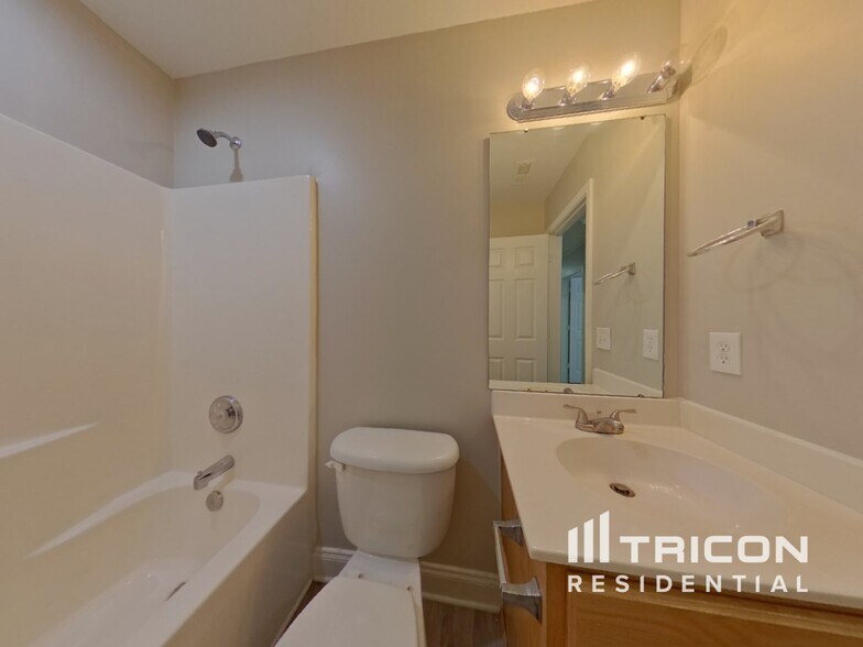 Building Photo - 2538 Terra Dr