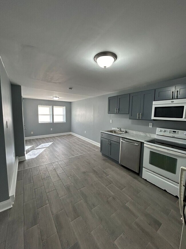 Building Photo - NEW 2 BED 1 BATH APARTMENT FIRST FLOOR