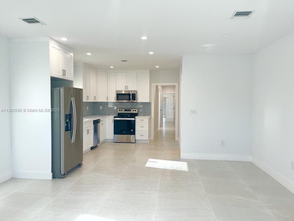 Building Photo - 6331 SW 23rd St