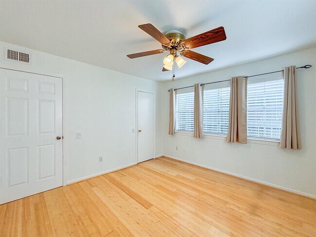 Building Photo - 1860 White Oak Dr