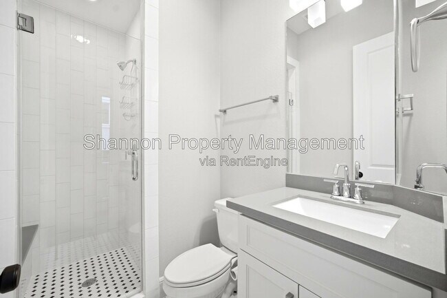 Building Photo - 1204 W 16th St