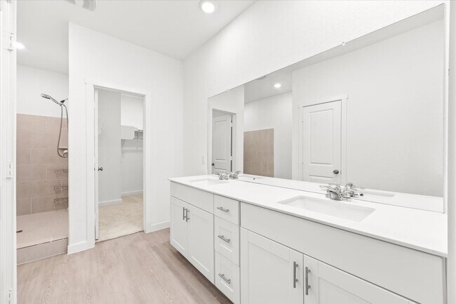 Building Photo - Spacious 4-Bed Home with Modern Upgrades, Fenced Yard & Community Pool in San Antonio