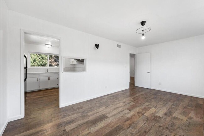 Building Photo - 1007 Winston Dr