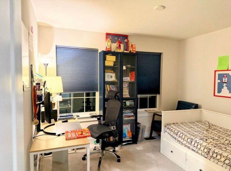 Building Photo - 119 Livingston Ln