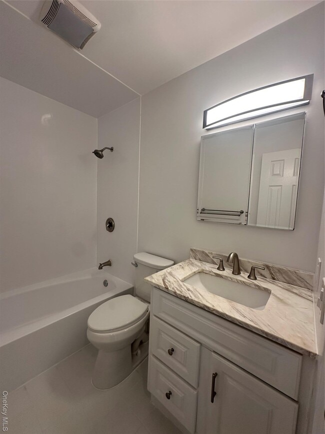 Building Photo - 12 Central Dr