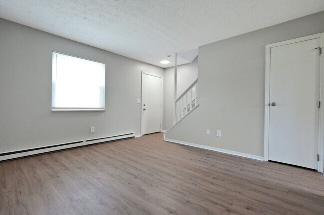 Building Photo - 2205 Clarendon Ln
