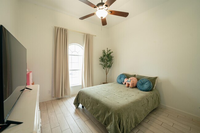 Building Photo - 1502 White Tail Ln