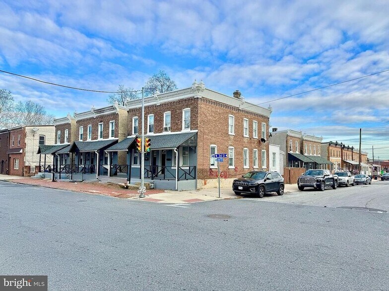 Building Photo - 925 W 3rd St