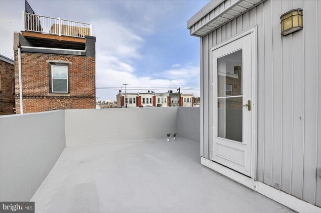 Building Photo - 741 Watkins St