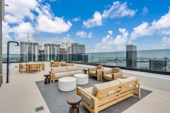 Building Photo - 225 N Miami Ave