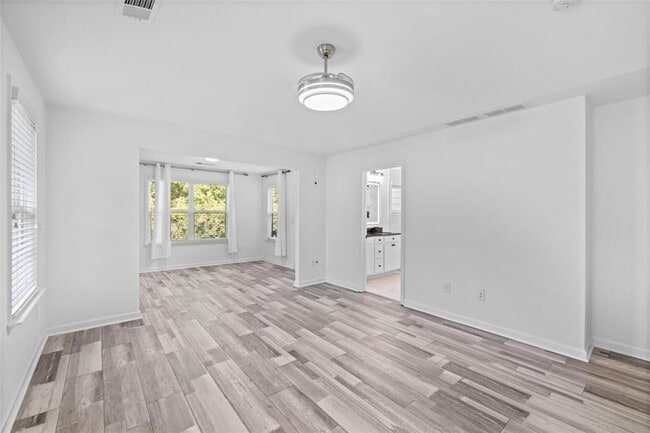 Building Photo - 4228 Laurel Creek Ct SE
