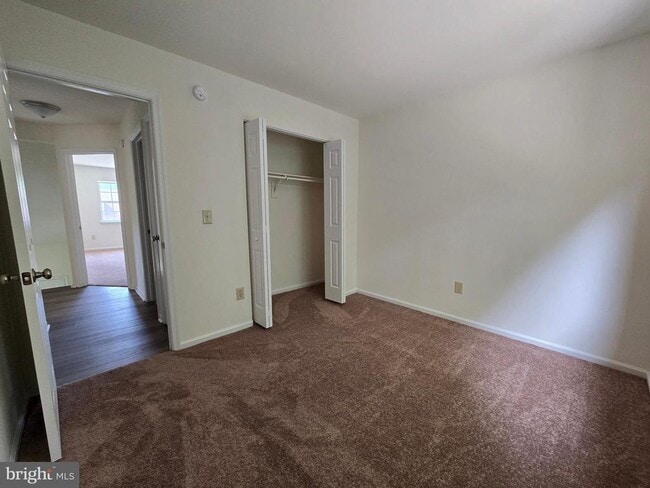 Building Photo - 1417 S Farmview Dr