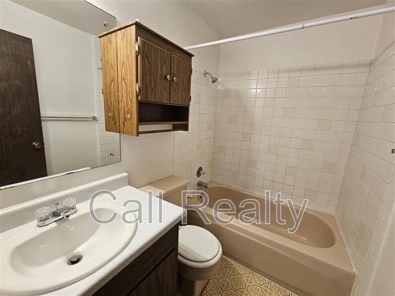 Building Photo - 18 N Arties Ct