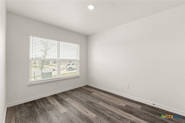 Building Photo - 1106 Lindsey Dr
