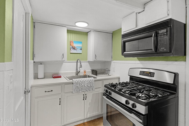 Building Photo - 67 Hill St