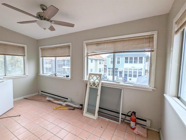 Building Photo - 35 Trowbridge St