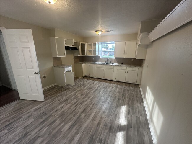 Building Photo - 3906 Madden Ln