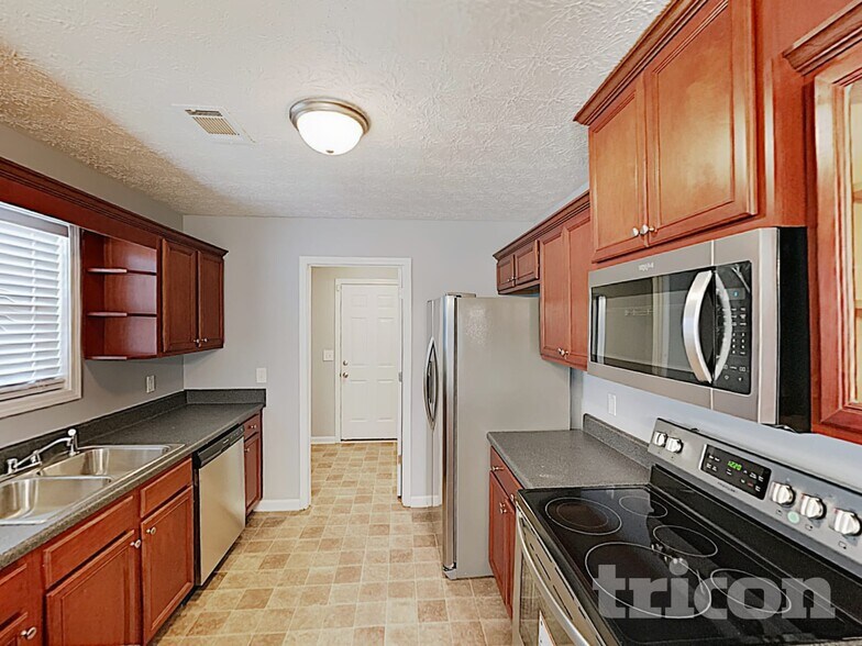 Building Photo - 150 Shadowbrook Dr