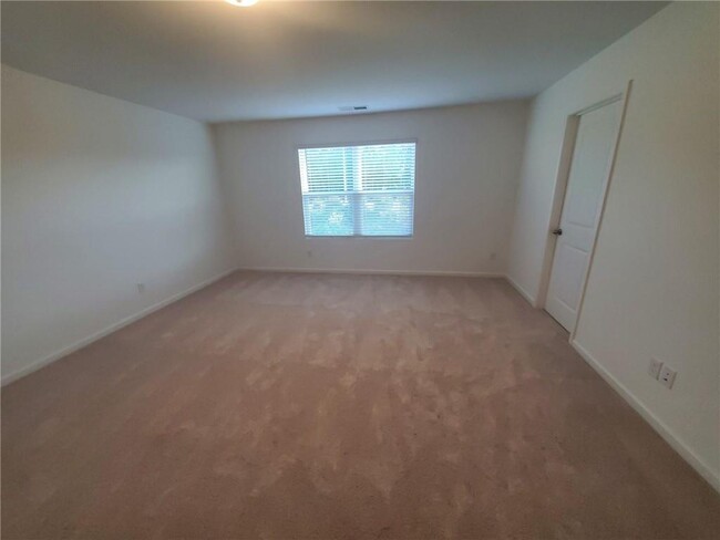Building Photo - 5745 Thornton Dr