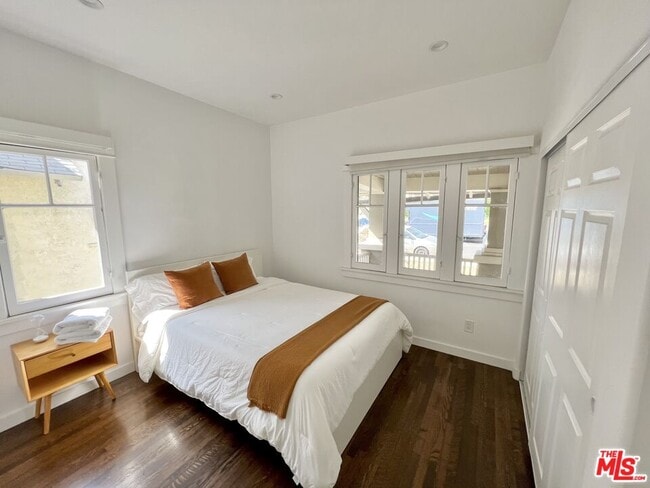 Building Photo - 3218 W 27th St