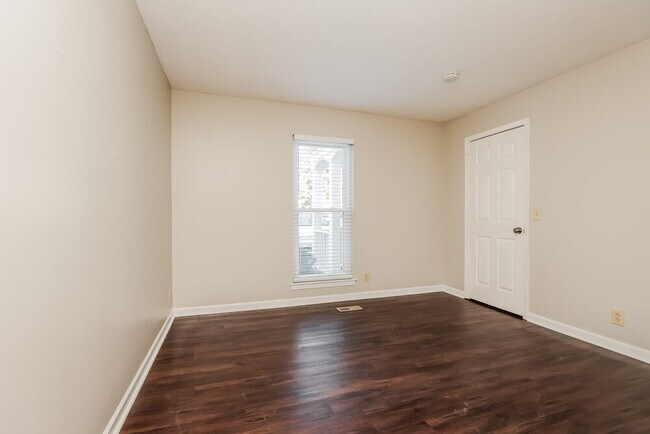 Building Photo - 747 Lake Terrace Dr