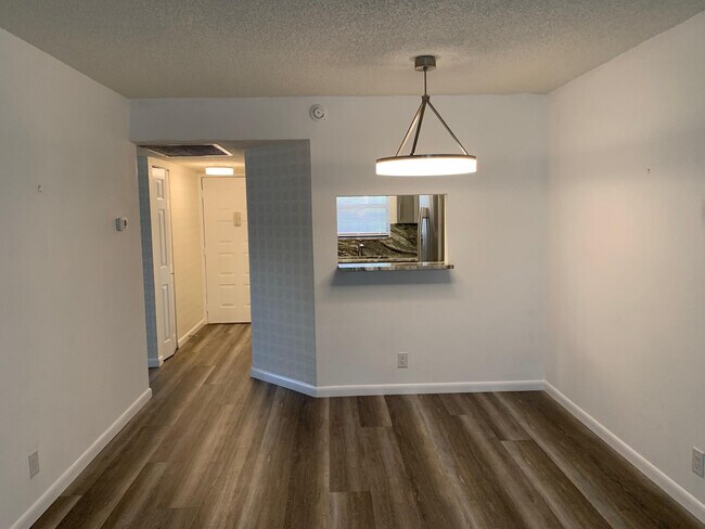 Building Photo - 21915 Lake Forest Cir