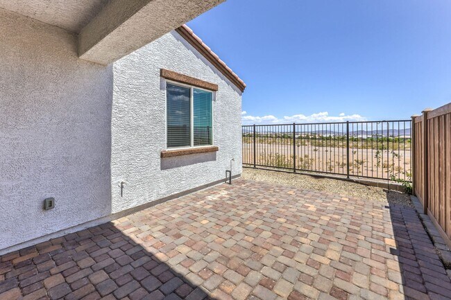 Building Photo - MUST SEE 3 bedroom Home!