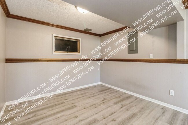Building Photo - 311 19th Ave SW