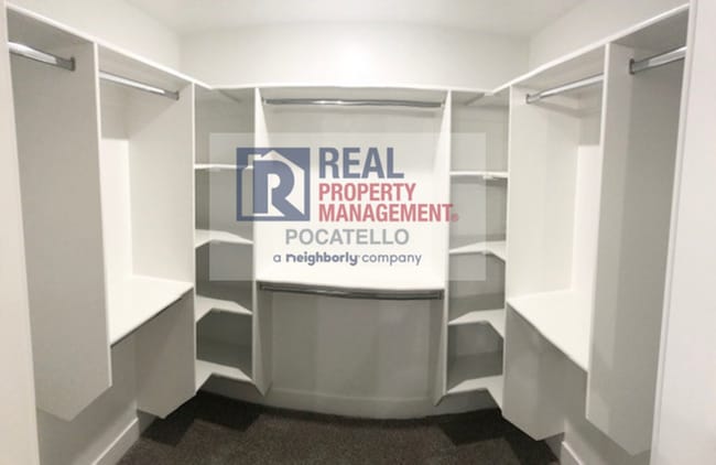 Building Photo - 3 Bedroom 2.5 Bath Townhome - 1 Car Garage