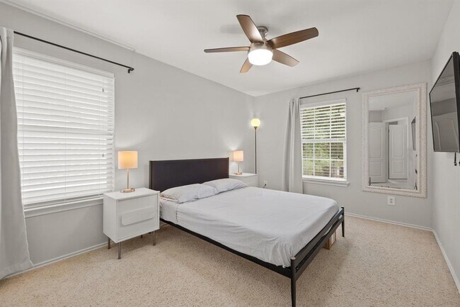 Building Photo - 5707 Marchmont Ln