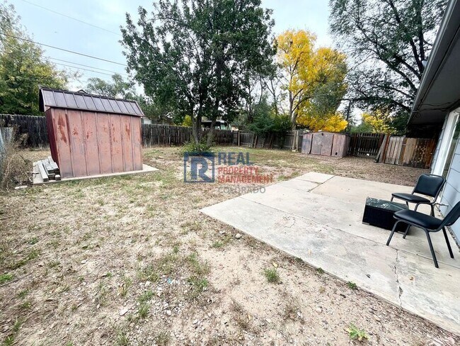 Building Photo - 425 Rosewood Dr