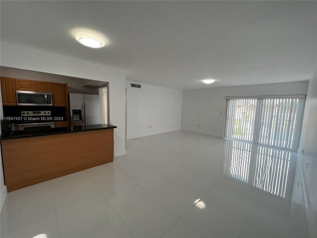 Primary Photo - 9445 SW 76th St