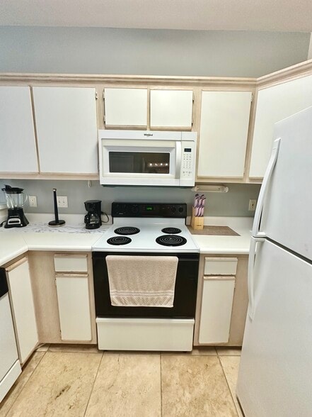 Building Photo - 1286 River Oaks Dr