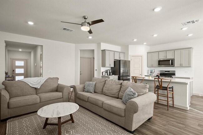 Building Photo - 13721 Lubeck Dr