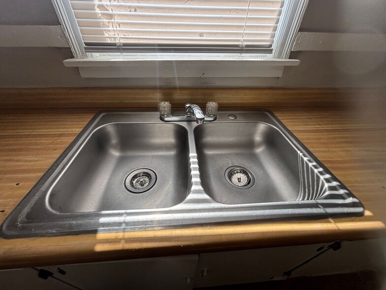 Building Photo - 3733 Vernon Ave