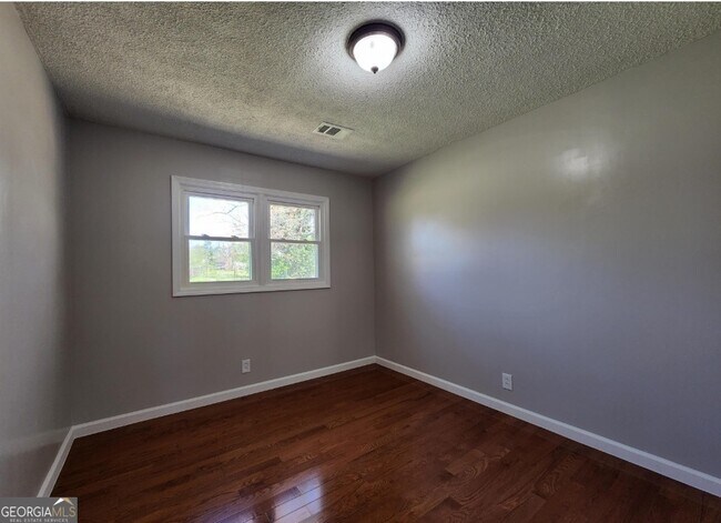 Building Photo - 2602 Lake Harbin Rd