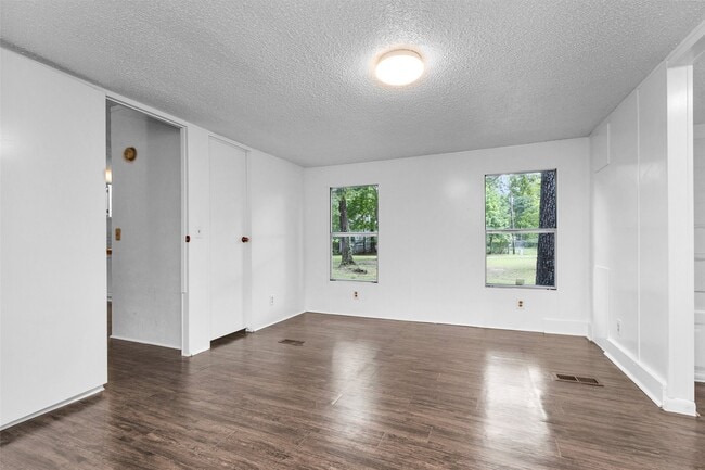 Building Photo - 19339 Forest Ln Cir