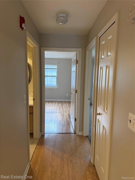 Building Photo - 29285 Glen Oaks Blvd E