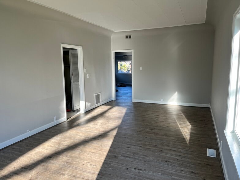 Building Photo - 1609 McDougall Ave