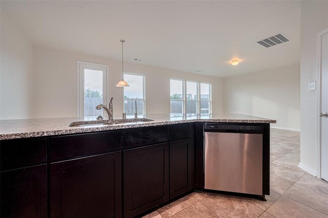 Building Photo - 16360 Oakside Hollow Ln